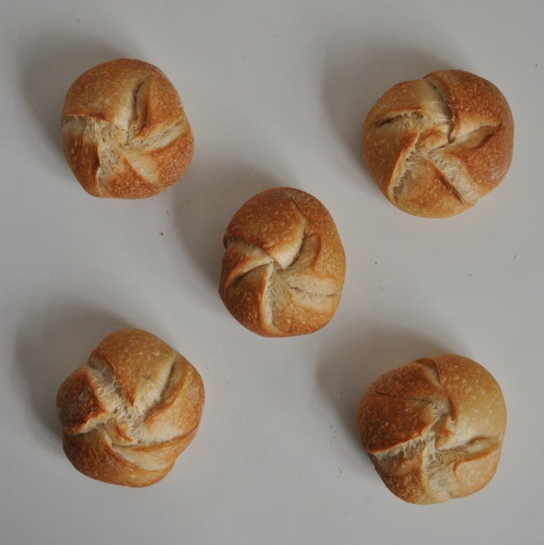 Kaiser rolls